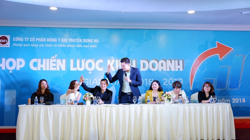 Đông y Dung Hà: Họp chiến lược kinh doanh thu hút hơn 200 đại lý - 3 Đông y Dung Hà: Họp chiến lược kinh doanh thu hút hơn 200 đại lý - 3