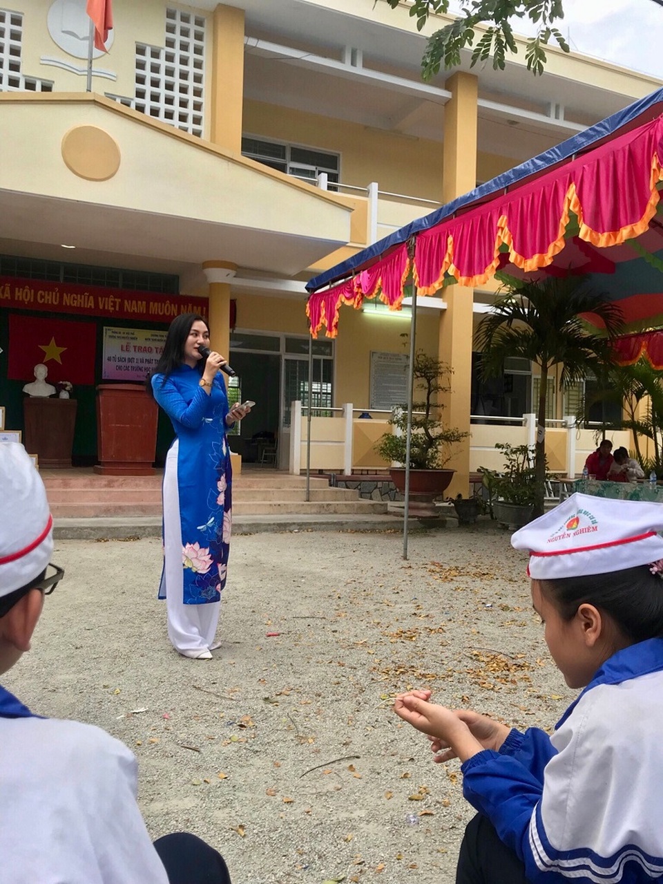 Hoa hậu vì cộng đồng Trần Huyền Nhung liên tục tham gia hoạt động vì cộng đồng. - 5 Hoa hậu vì cộng đồng Trần Huyền Nhung liên tục tham gia hoạt động vì cộng đồng. - 5