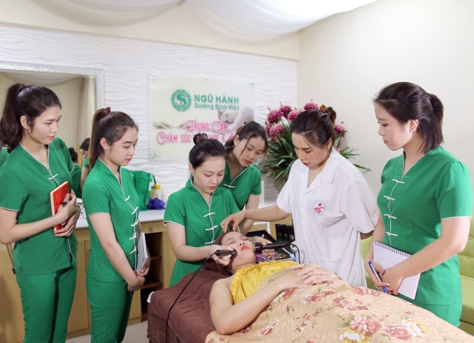 Từ cô gái giúp việc, bán buôn đến CEO ngành làm đẹp - 3 Từ cô gái giúp việc, bán buôn đến CEO ngành làm đẹp - 3