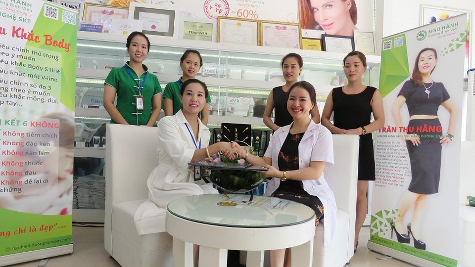 Từ cô gái giúp việc, bán buôn đến CEO ngành làm đẹp - 4 Từ cô gái giúp việc, bán buôn đến CEO ngành làm đẹp - 4