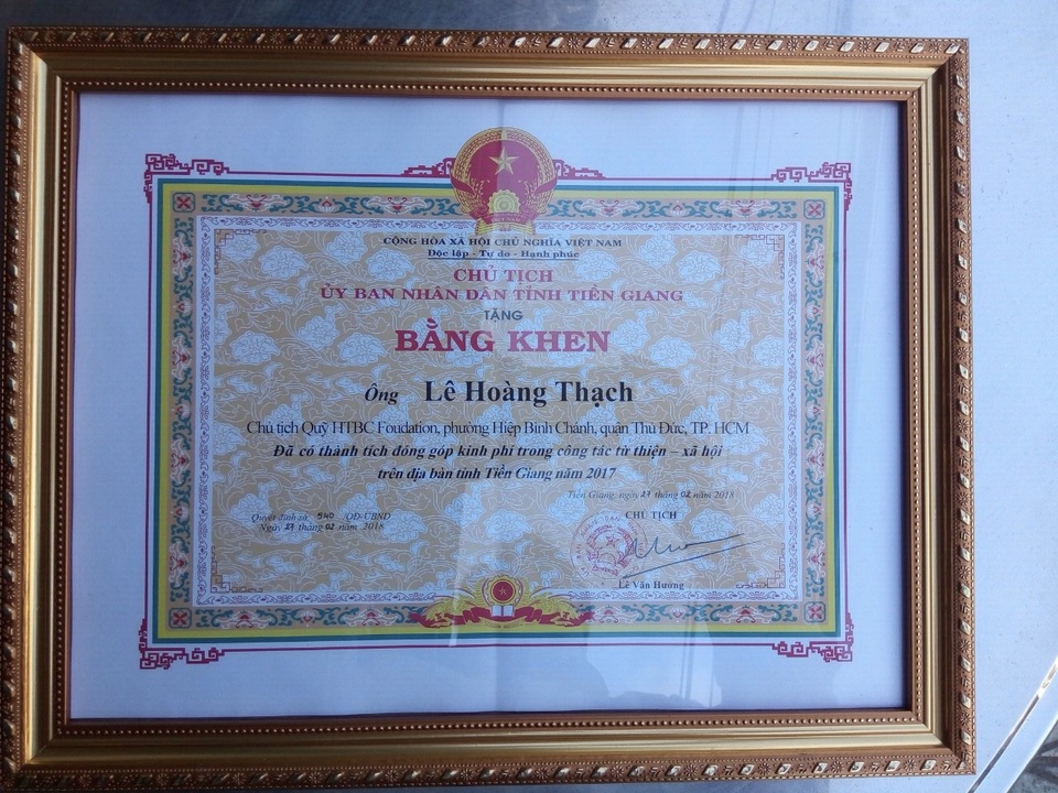 Nhà hoạt động từ thiện Lê Hoàng Thạch nhận liên tiếp 2 bằng khen - 5 Nhà hoạt động từ thiện Lê Hoàng Thạch nhận liên tiếp 2 bằng khen - 5