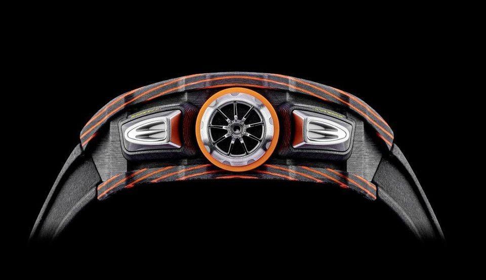 Richard Mille và McLaren chung tay thiết kế siêu phẩm RM 11-03 - 2 Những nút bấm của RM11-03 McLaren mô phỏng thiết kế đèn pha độc đáo của chiếc McLaren 720S trong khi chốt crown lấy cảm hứng từ chiếc bánh xe cỡ nhẹ của McLaren.
