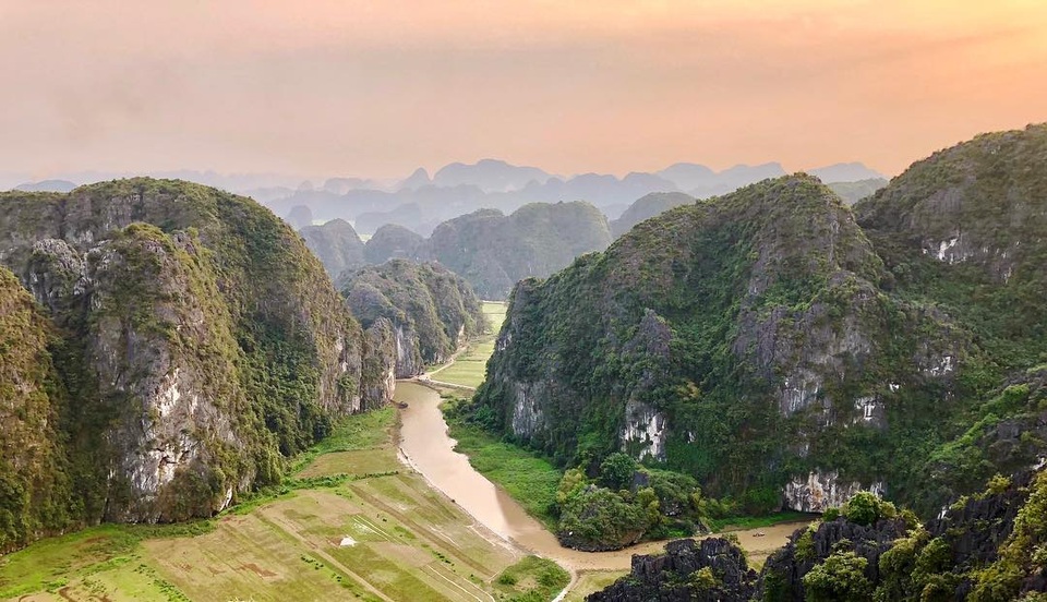 Hang Múa - “nữ hoàng” quyến rũ của Tràng An - 1 Từ đỉnh núi Múa, bạn sẽ có góc nhìn toàn cảnh Tam Cốc