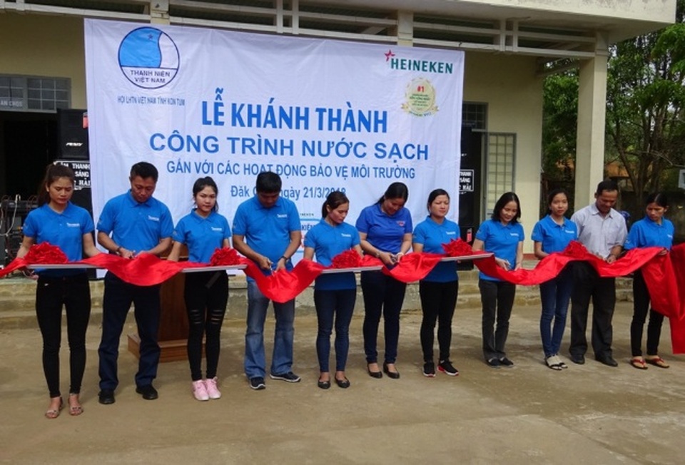 "1 phút tiết kiệm triệu niềm vui" tiếp tục hỗ trợ 2 công trình nước sạch cho cộng đồng - 2 Heineken Việt Nam khánh thành và bàn giao công trình nước sạch tại Kon Tum