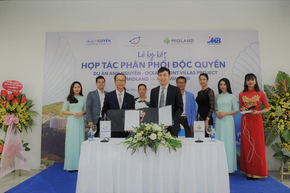Lễ kí kết hợp tác phân phối độc quyền dự án Anh Nguyễn Ocean Pront Villas - 1 Lễ kí kết hợp tác phân phối độc quyền dự án Anh Nguyễn Ocean Pront Villas - 1
