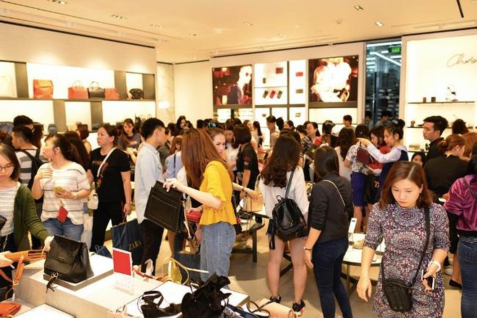Vincom tưng bừng mở hội mừng đại lễ - 4 Hàng loạt các thương hiệu nổi tiếng khuyến mại hấp dẫn đến 50%