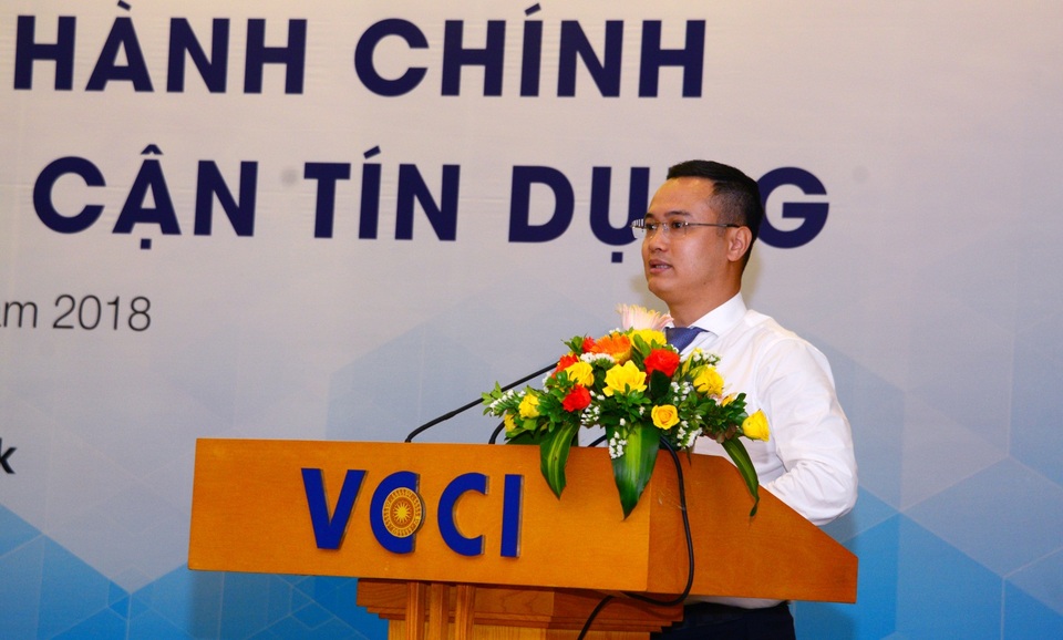 VietinBank tạo điều kiện tiếp cận tín dụng cho doanh nghiệp vừa và nhỏ - 1 Ông Nguyễn Đình Vinh - Phó Tổng Giám đốc VietinBank phát biểu tại 1 Hội thảo về giải pháp cải thiện chỉ số tiếp cận tín dụng của DN