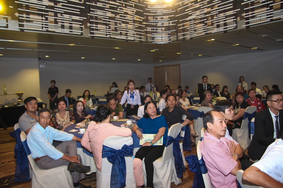 Dự án Bình Châu Green Garden Villa chính thức mở bán - 3 Khách hàng chăm chú theo dõi thông tin dự án