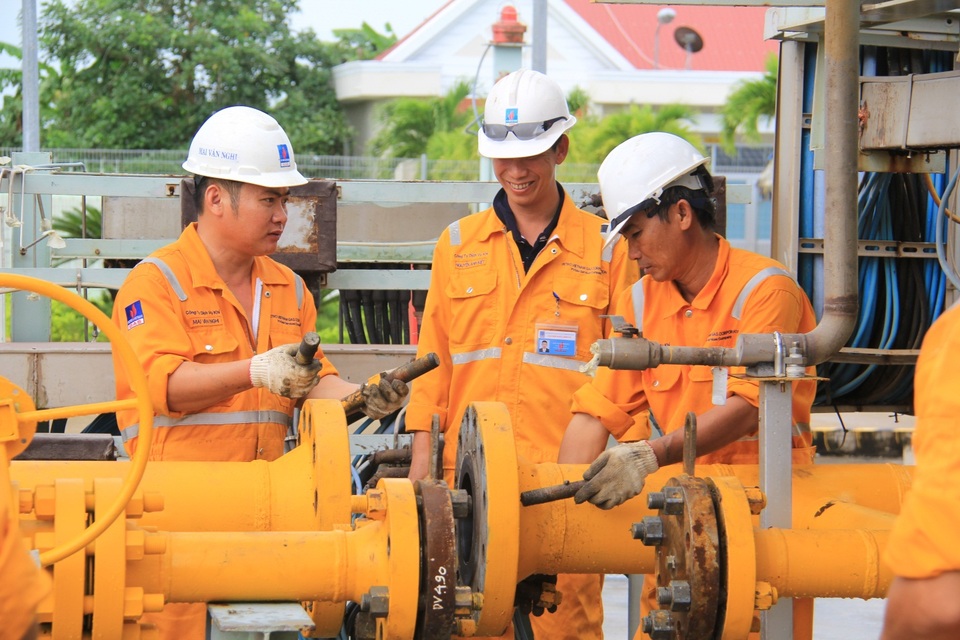 KCM xử lý sự cố tại trạm tiếp bờ PM3 – Cà Mau: Đề cao tinh thần vì người dân và môi trường sống - 2 KCM xử lý sự cố tại trạm tiếp bờ PM3 – Cà Mau: Đề cao tinh thần vì người dân và môi trường sống - 2