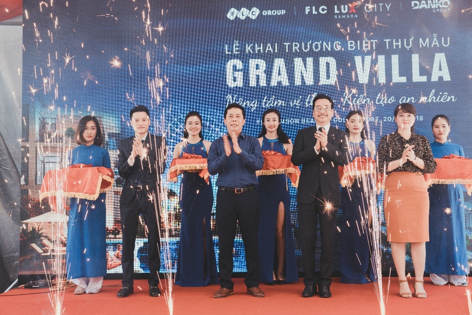 Ông chủ Tập đoàn Phan Thị khuyên nhà đầu tư nên mua Biệt thự biển FLC Sầm Sơn - 1 Lễ Khai trương Biệt thự mẫu Grand Villa tại FLC Sầm Sơn có sự tham gia của “Người phán xử” - NSND Hoàng Dũng