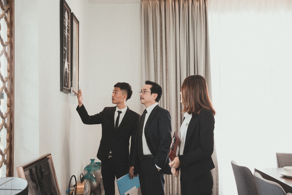 Ông chủ Tập đoàn Phan Thị khuyên nhà đầu tư nên mua Biệt thự biển FLC Sầm Sơn - 3 “Người phán xử” - NSND Hoàng Dũng khẳng định biệt thự biển của FLC Sầm Sơn rất đáng để đầu tư