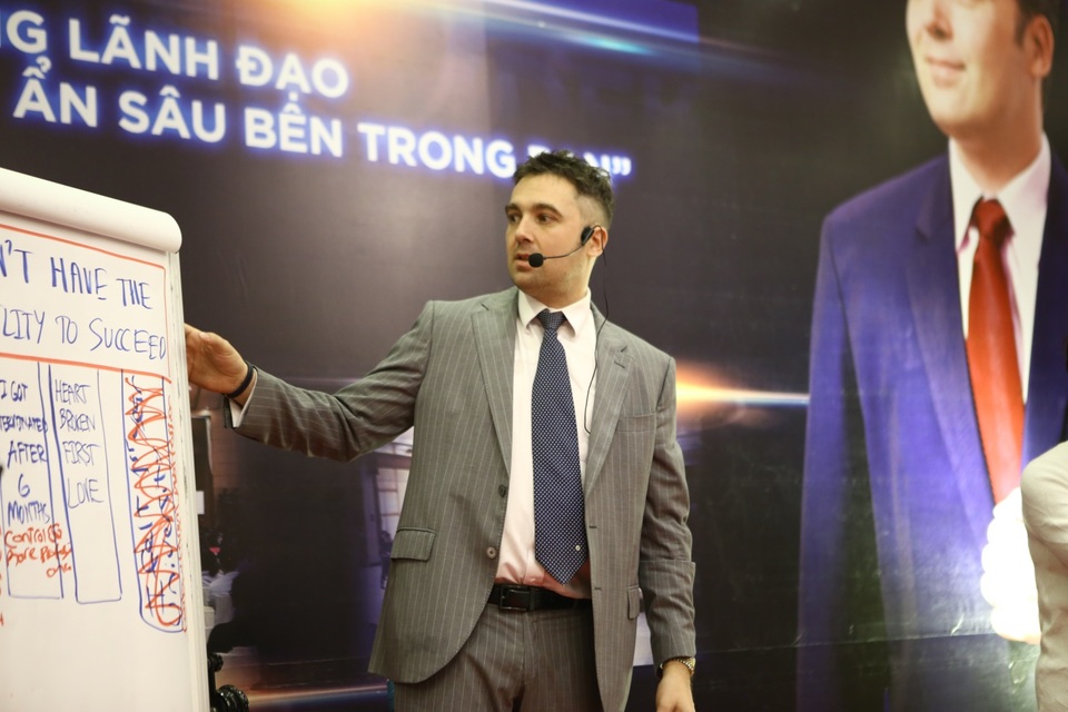 Diễn giả Sebastien Leblond và câu chuyện về đào tạo NLP Nguyên Bản tại Việt Nam - 2
Diễn giả Sebastien nổi tiếng với khóa học Awake Leader tại Việt Nam