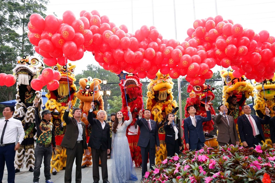 Tưng bừng tổ chức lễ khai trương khách sạn Ladalat - 2 Tưng bừng tổ chức lễ khai trương khách sạn Ladalat - 2