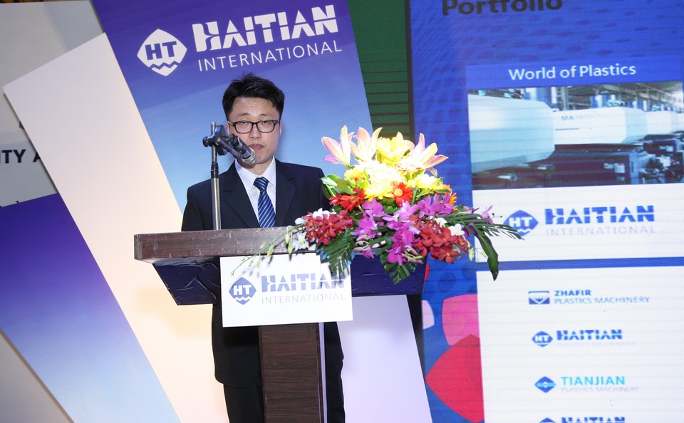 Haitian Việt Nam hướng đến “Nhà máy thông minh” - 2 Ông Le An Dun, Tổng giám đốc Huayuan Việt Nam phát biểu khai mạc “Ngày giới thiệu sản phẩm Nhà máy Haitian Việt Nam”.