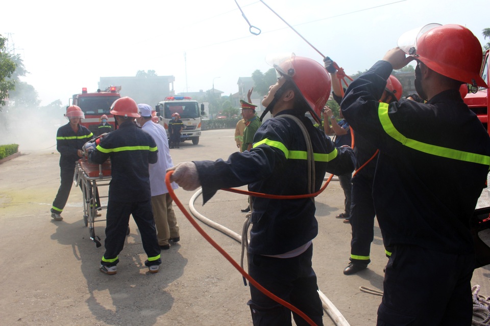 Diễn tập phương án PCCC, cứu nạn cứu hộ tại các tòa nhà chung cư Tiến Bộ - 3 Diễn tập phương án PCCC, cứu nạn cứu hộ tại các tòa nhà chung cư Tiến Bộ - 3
