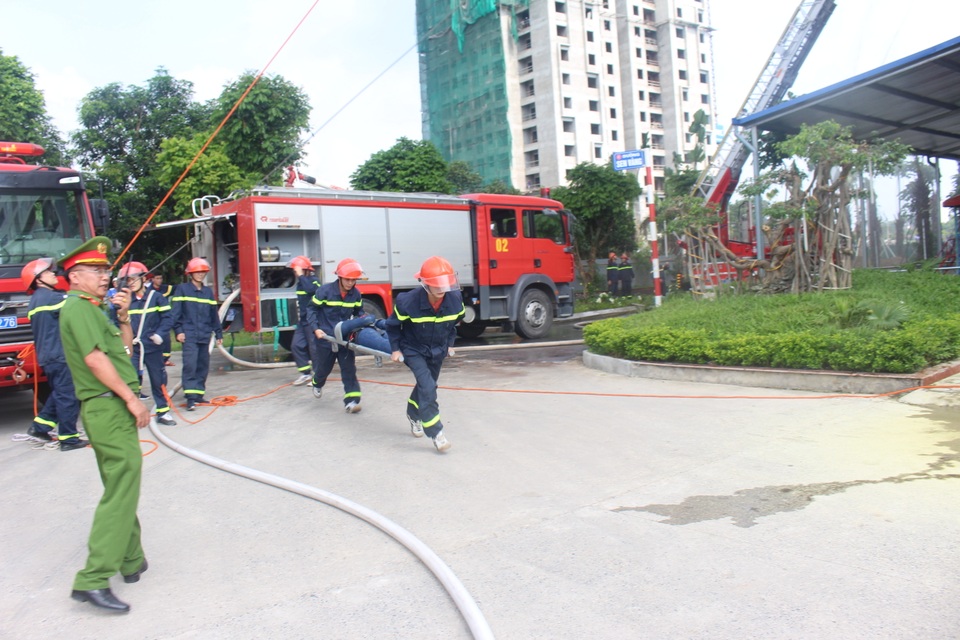 Diễn tập phương án PCCC, cứu nạn cứu hộ tại các tòa nhà chung cư Tiến Bộ - 5 Diễn tập phương án PCCC, cứu nạn cứu hộ tại các tòa nhà chung cư Tiến Bộ - 5