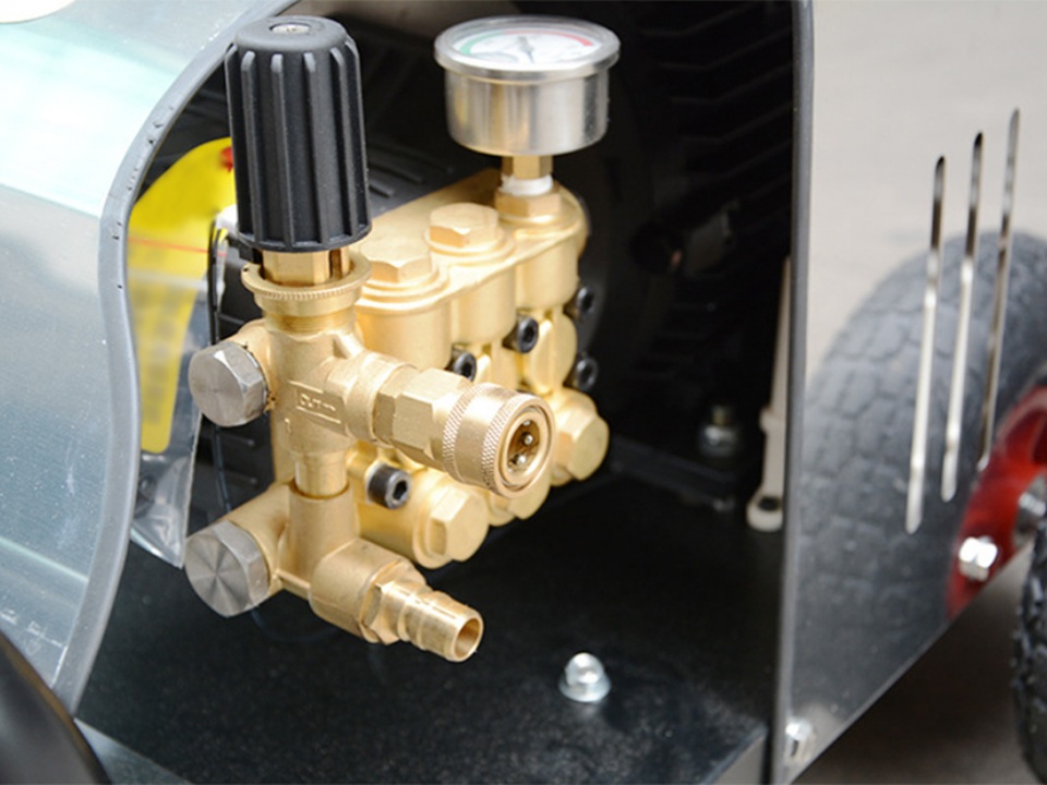 Máy rửa xe Palda – người hùng thầm lặng của “xế cưng” - 5 Đầu bơm siêu bền, cung cấp nước áp lực cao phục vụ nhu cầu rửa xe, vệ sinh sàn xưởng