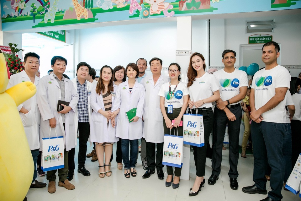 Mang niềm vui đến cho trẻ em nhân ngày 1-6 - 1 Chương trình Ngày Hội Thiếu Nhi Pampers tại bệnh viện Nhi Đồng 2 (TPHCM)