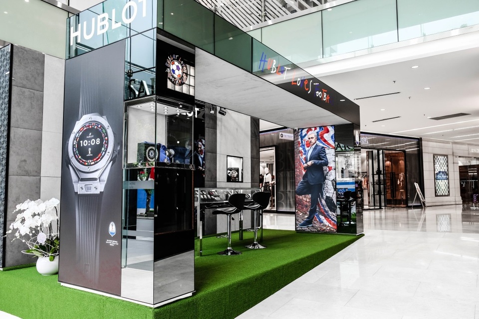 Để chào đón năm của World Cup, Hublot Pop Up Hồ Chí Minh được thiết kế theo chiến dịch Hublot Loves Football.