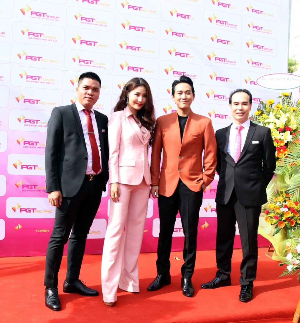 Hứa Vĩ Văn, Diễm My 9x trở thành đại sứ thương hiệu PGT Group - 1
Hứa Vĩ Văn và Diễm My 9X có mặt tại PGT Tower từ sớm.