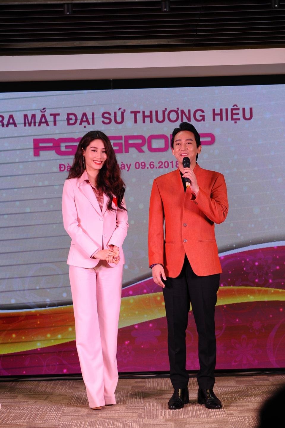 Hứa Vĩ Văn, Diễm My 9x trở thành đại sứ thương hiệu PGT Group - 5
Hứa Vĩ Văn cho biết đây là lần đầu tiên anh nhận lời trở thành đại sứ thương hiệu của một doanh nghiệp.