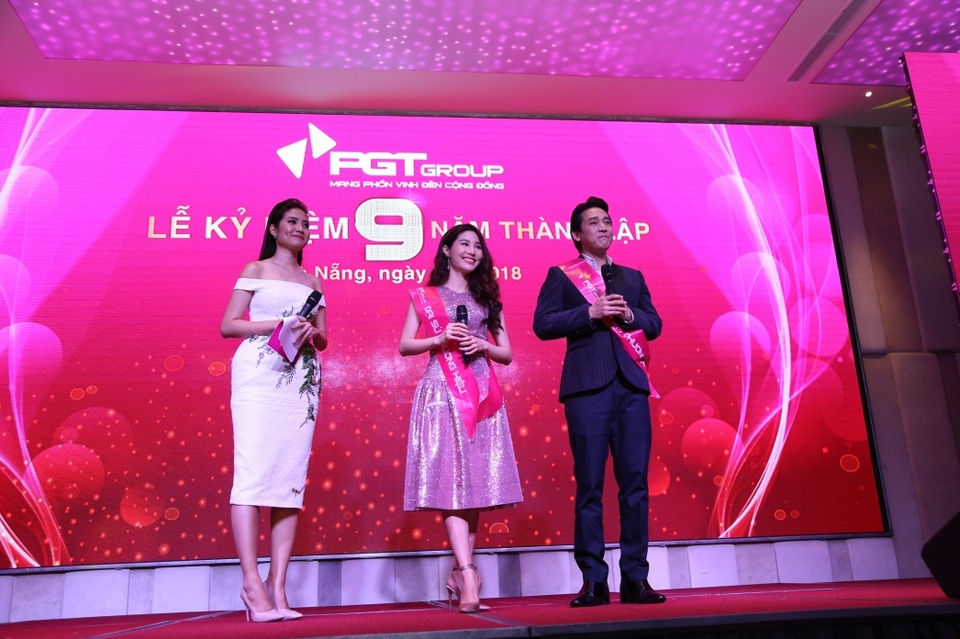 Hứa Vĩ Văn, Diễm My 9x trở thành đại sứ thương hiệu PGT Group - 7
2 đại sứ thương hiệu giao lưu tại Gala 9 năm sinh nhật PGT Group.