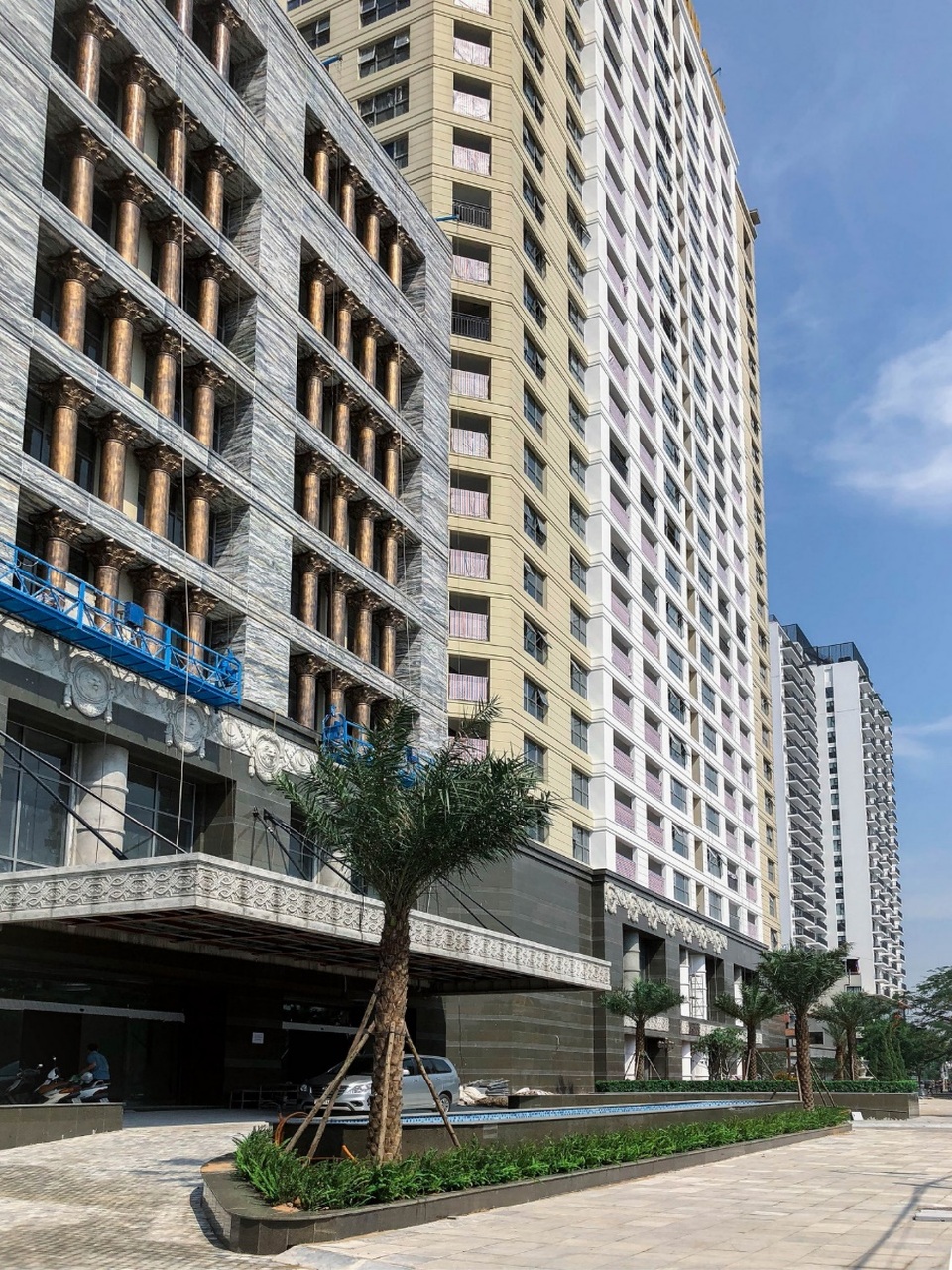 Khám phá điểm nhấn cảnh quan kiến trúc mới giữa lòng Thủ đô - 1 Kiến trúc tân cổ điển của tòa nhà đã hiện diện bề thế trên bán đảo Quảng An