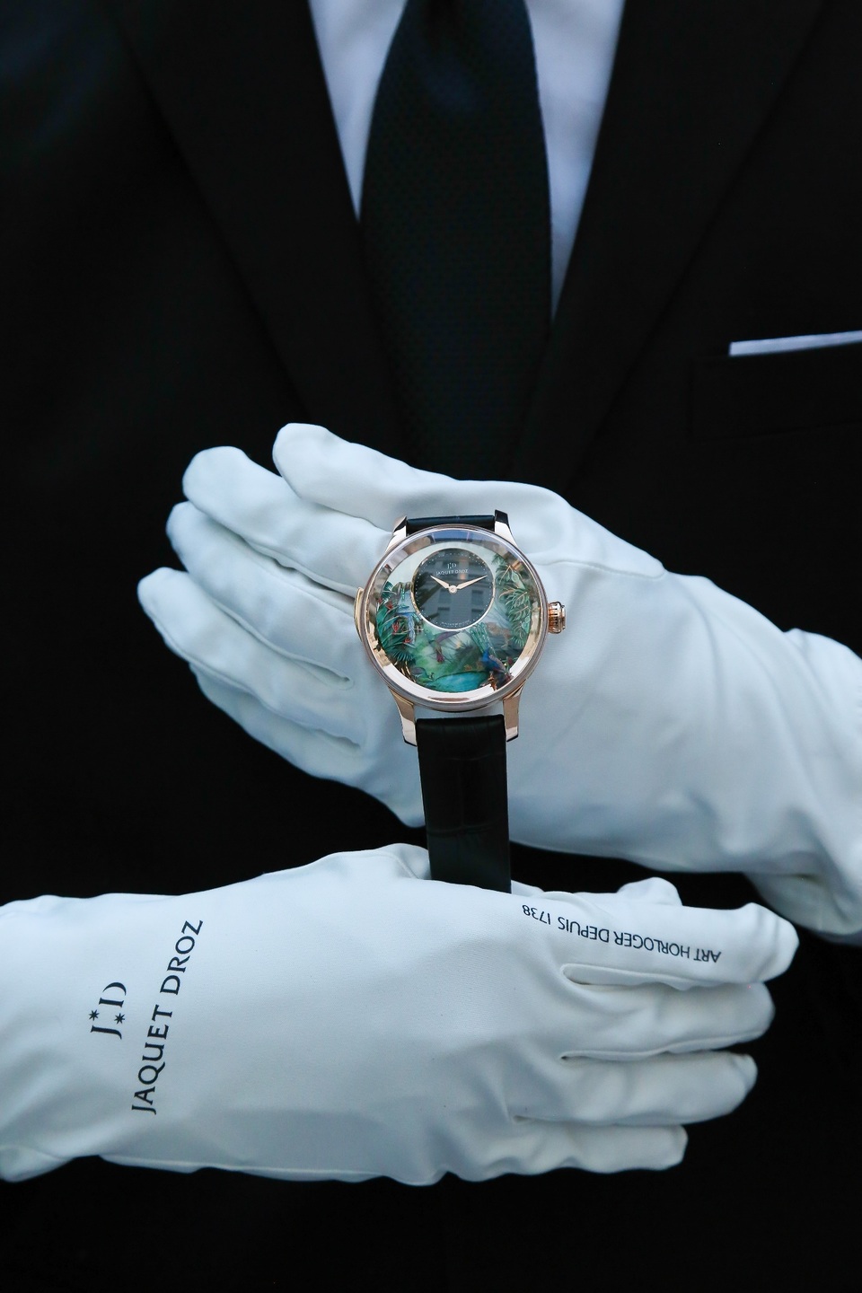 Tuyệt tác Jaquet Droz Tropical Bird Repeater và màn xuất hiện ấn tượng tại Việt Nam - 8 Tuyệt tác Jaquet Droz Tropical Bird Repeater và màn xuất hiện ấn tượng tại Việt Nam - 8