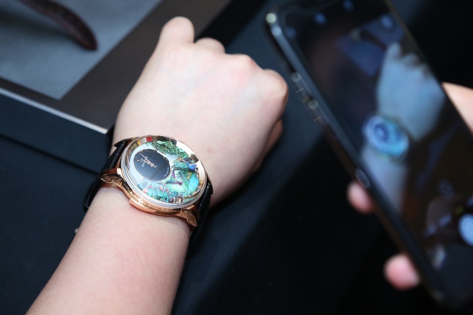 Tuyệt tác Jaquet Droz Tropical Bird Repeater và màn xuất hiện ấn tượng tại Việt Nam - 9 Tuyệt tác Jaquet Droz Tropical Bird Repeater và màn xuất hiện ấn tượng tại Việt Nam - 9