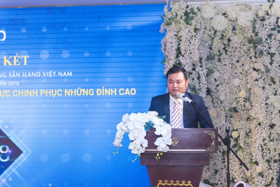 Doanh nghiệp bất động sản Hà Nội thưởng lớn cho nhân viên - 1 Ông Nguyễn Quốc Tú - Giám đốc Điều hành ILand Việt Nam phát biểu tại buổi lễ
