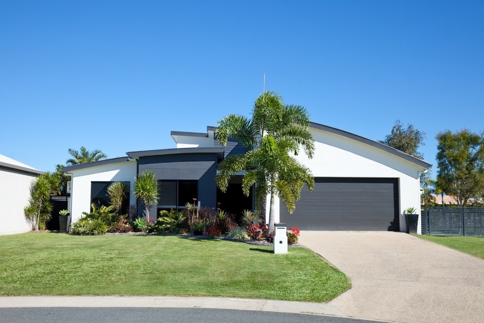 Cửa cuốn được yêu thích bởi sự tiện lợi và an toàn vượt trội cho người sử dụng