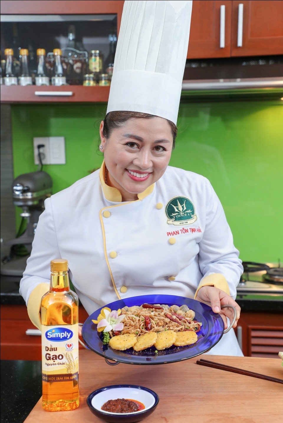 Gợi ý món chiên “ngon miệng bổ tim” từ đầu bếp cung đình - 1 Chuyên gia ẩm thực – đầu bếp cung đình Tịnh Hải chia sẻ bí quyết nấu ăn