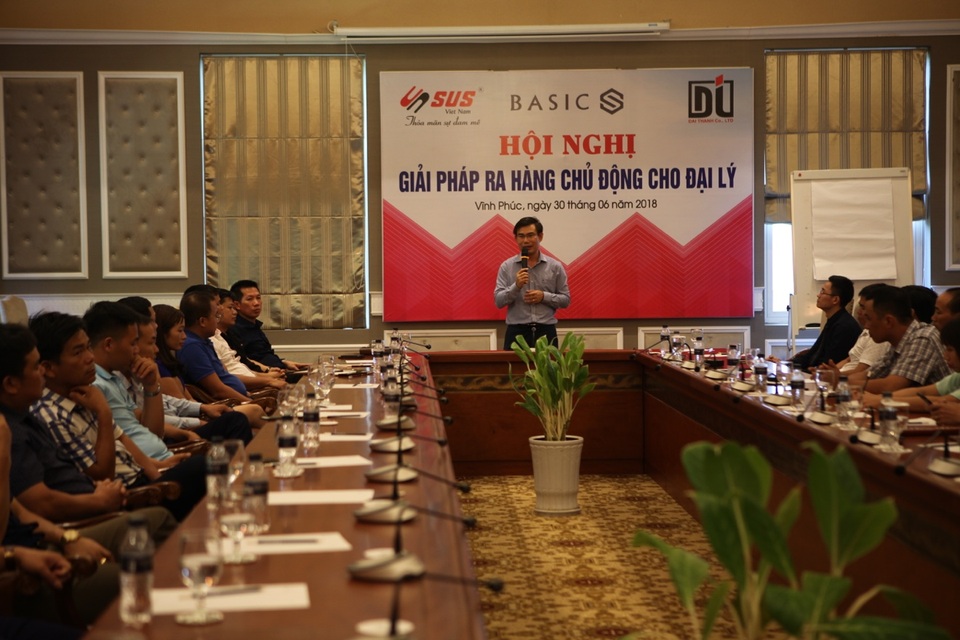 Điểm bán thiết bị vệ sinh Basics chính hãng tại Vĩnh Phúc và Phú Thọ - 7 Ông Nguyễn Quang Bình – Giám đốc điều hành Tập đoàn Basics Châu Á Thái Bình Dương chia sẻ trong cuộc họp nội bộ các đại lý tại Vĩnh Phúc.
