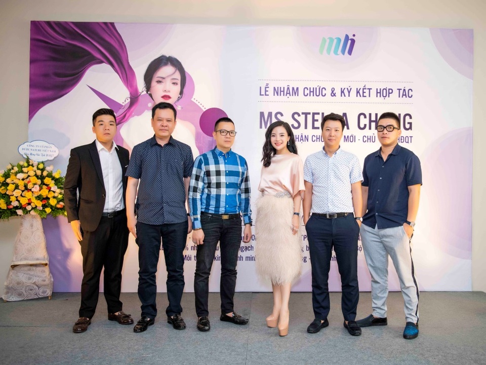 Lễ ra mắt và nhậm chức của Tân Chủ tịch MLi Việt Nam - 1 Ms. Stella Chang cùng đại diện Tập đoàn Đầu tư Quốc tế HOPE và đại diện Văn phòng VCCI