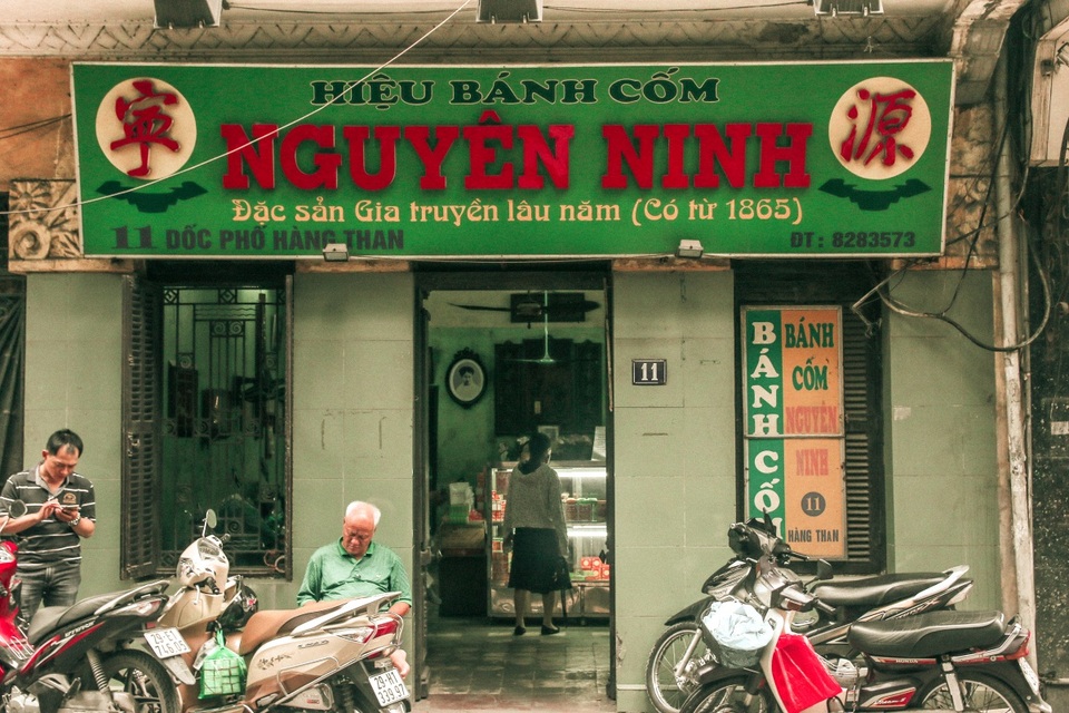 Lẫn lộn bánh cốm thật, giả: Làm sao để phân biệt ? - 1 Cửa hàng bánh cốm Nguyên Ninh chính gốc số 11 Hàng Than