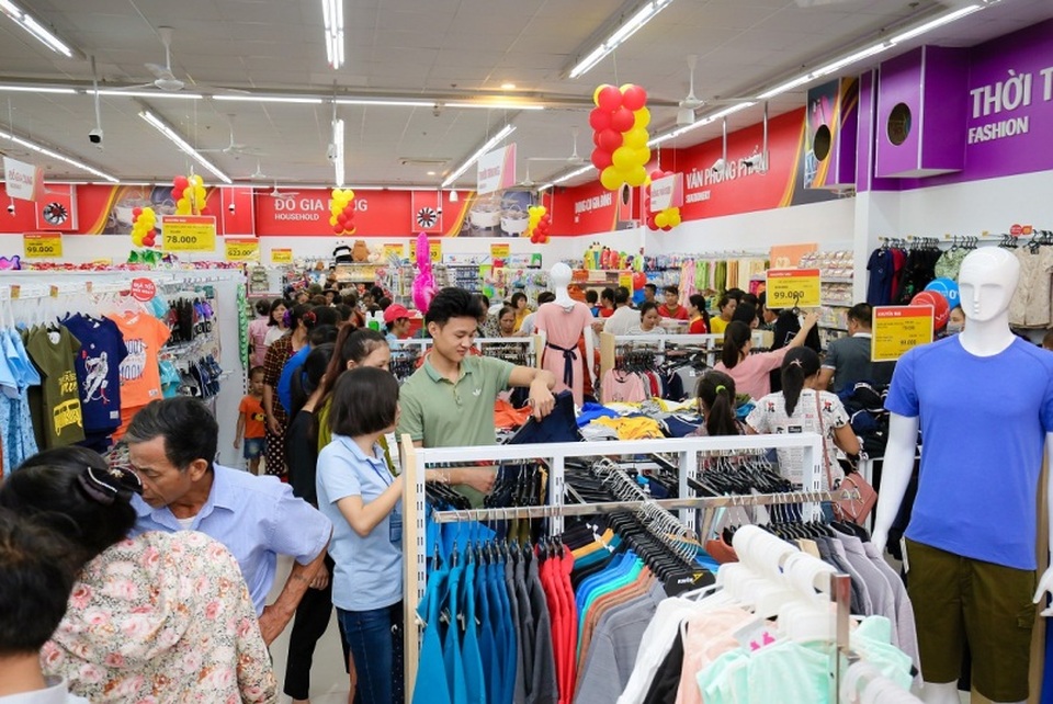 Vincom khai trương đồng loạt 3 TTTM tại Sơn La, Nghệ An và TP. Hồ Chí Minh - 8 Các TTTM Vincom là nơi quy tụ các thương hiệu mua sắm, tiêu dùng hiện đại trong nước và quốc tế.