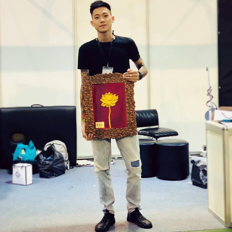 Câu chuyện nhỏ của chàng thợ xăm có ước mơ to lớn - 1 Câu chuyện nhỏ của chàng thợ xăm có ước mơ to lớn - 1