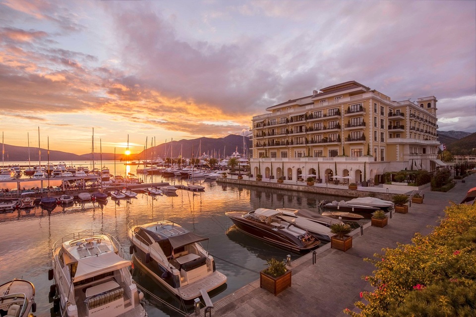 Regent – Sự dung hòa hoàn hảo giữa các mặt đối lập - 1 Nằm bên bờ vịnh Boka, Regent Porto Montenegro là nơi nghỉ dưỡng yêu thích của giới thượng lưu châu Âu