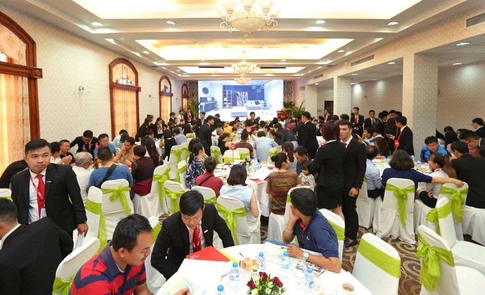 DKRA Vietnam thành công rực rỡ với biệt thự ven hồ Thang Long Home - Hưng Phú - 1 Sở hữu lợi thế view hồ cảnh quan xanh mát, thoáng đãng, biệt thự Thang Long Home – Hưng Phú đã chính thức “cháy hàng” chỉ sau gần 1 tháng ra mắt
