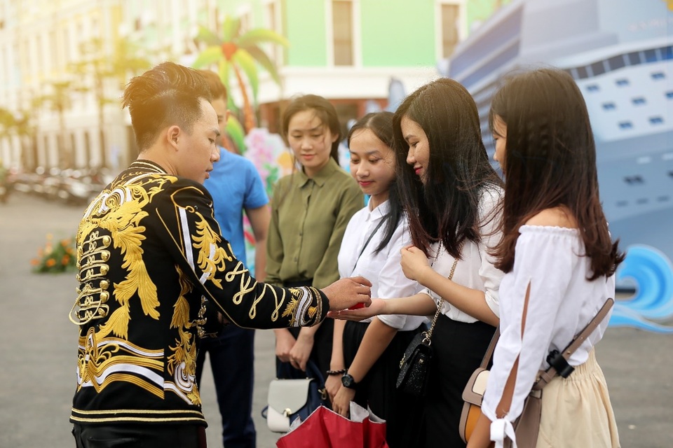 Hạ Long bùng nổ sự kiện cuối tuần - 3 Hạ Long bùng nổ sự kiện cuối tuần - 3