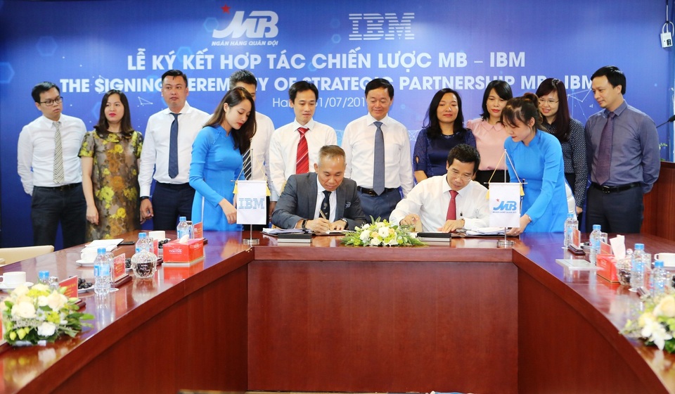 Ngân hàng TMCP Quân đội ký kết thỏa thuận hợp tác chiến lược với tập đoàn IBM - 1 Ngân hàng TMCP Quân đội ký kết thỏa thuận hợp tác chiến lược với tập đoàn IBM - 1