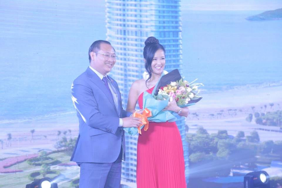 “Bùng nổ” mở bán dự án TMS Luxury Hotel & Residence Quy Nhơn - 5 Diva Hồng Nhung ấn tượng với dự án nghỉ dưỡng của Tập đoàn TMS, cô mong muốn sẽ là chủ nhân của căn hộ tại đây