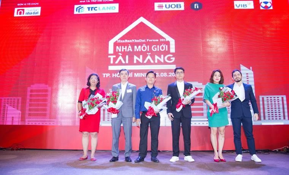 Chung kết cuộc thi “nhà môi giới tài năng”: thành công và đầy cảm xúc - 2 Ban tổ chức cùng đại diện các đơn vị đồng hành đã tạo nên thành công cho “Nhà môi giới tài năng”