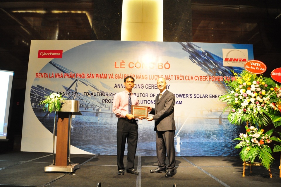 Benta – Doanh nghiệp tiên phong cho giải pháp năng lượng mặt trời tại Việt nam - 2 Lễ trao chứng nhận nhà phân phối độc quyền giải pháp năng lượng mặt trời của Cyber Power cho Benta