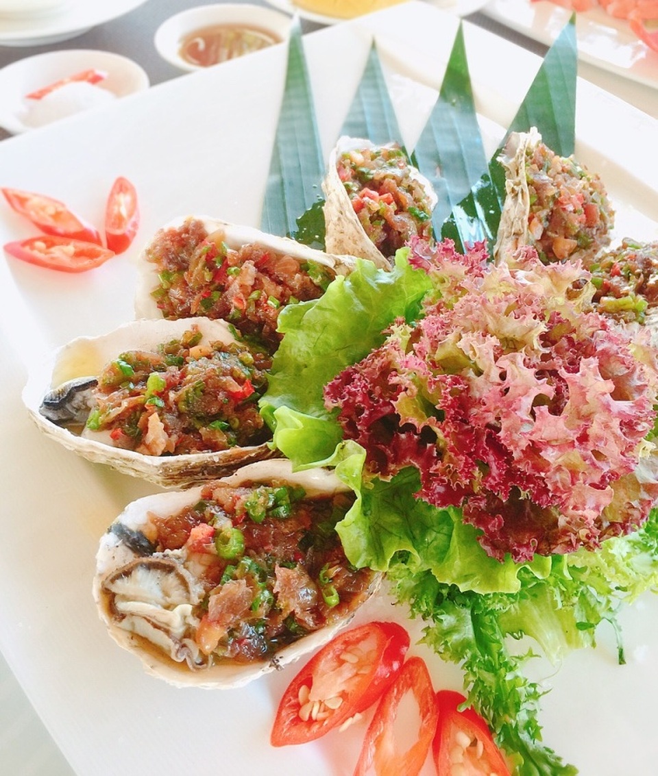 Khám phá nhà hàng hải sản mới toanh tại FLC Sầm Sơn - 3 Mỗi món ăn đều được chuẩn bị và trình bày một cách tỉ mỉ, công phu để thỏa mãn cả vị giác và thị giác của thực khách
