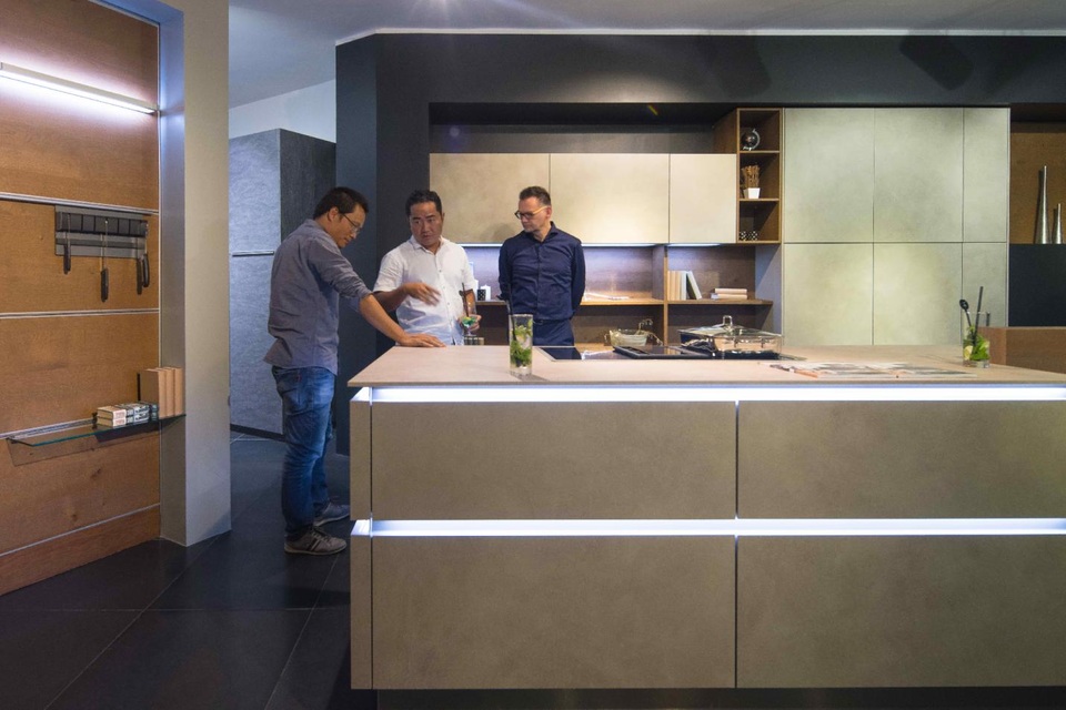 Eleganz mang tủ bếp Nolte tới thị trường Việt nam - 4 …và trải nghiệm chất liệu bề mặt xi măng Portland