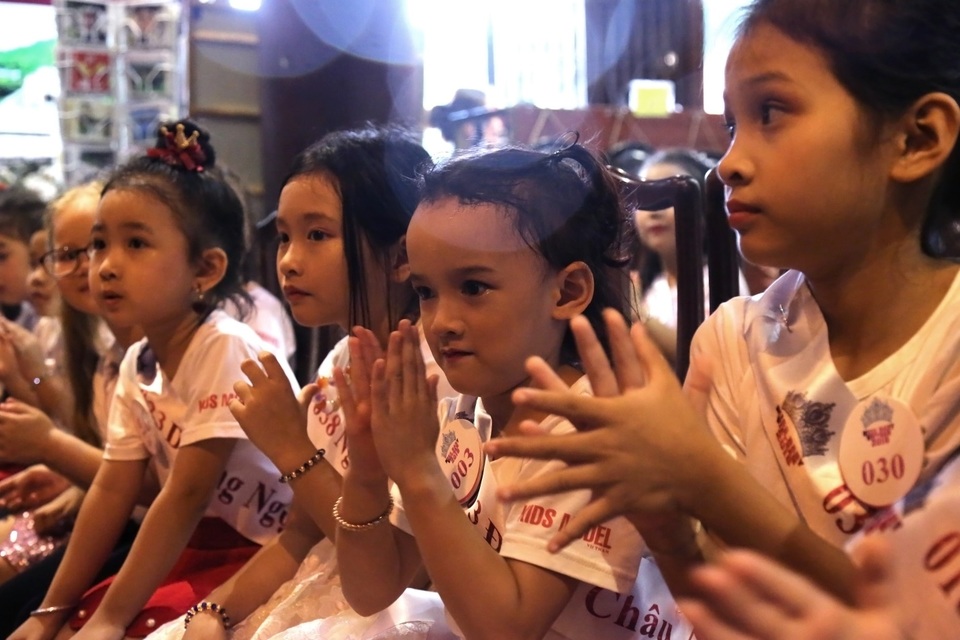 MISS BABY VIỆT NAM 2018 - Các thí sinh nhí học tìm hiểu văn hóa Việt tại Văn Miếu - Quốc Tử Giám - 4 MISS BABY VIỆT NAM 2018 - Các thí sinh nhí học tìm hiểu văn hóa Việt tại Văn Miếu - Quốc Tử Giám - 4
