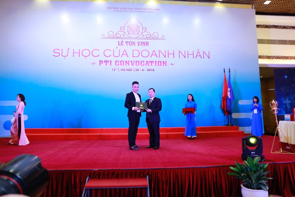 Nguyễn Thanh Tùng – CEO bản lĩnh xây dựng hệ thống bằng cả tâm, tài và tầm - 5 Hiện anh tham gia các lớp huấn luyện của Học viện doanh nhân PTI.