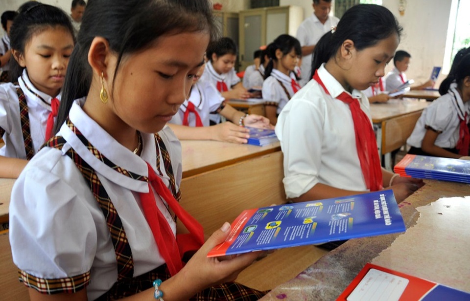 Học sinh rất thích thú với những kiến thức hướng dẫn sử dụng điện an toàn, hiệu quả