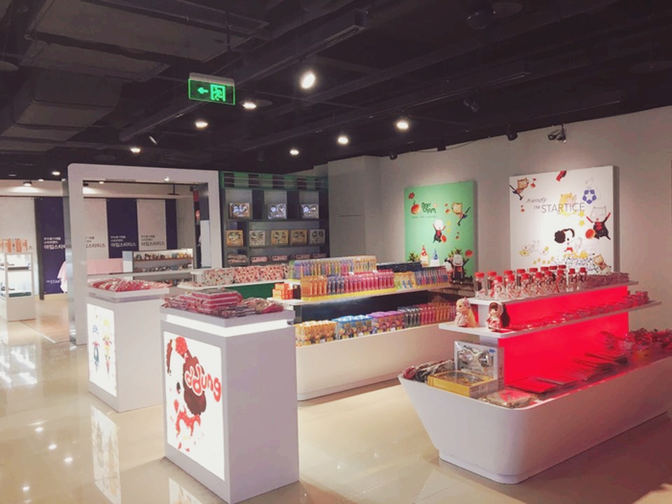 Các sản phẩm Hàn Quốc đạt chuẩn I’M STARTICE được trưng bày trong một cửa hàng ở Trung Quốc